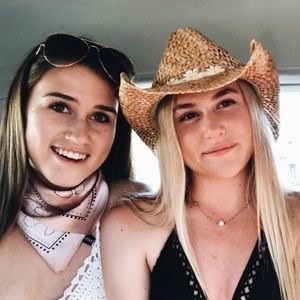 Meet your Posher, Caroline